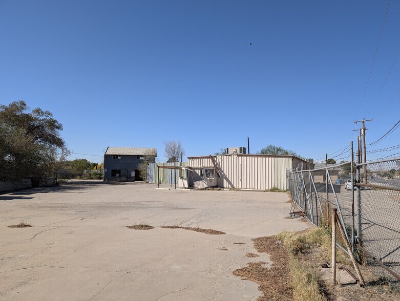 More Photos Of 266 Horizon Blvd, Socorro Warehouse For Lease