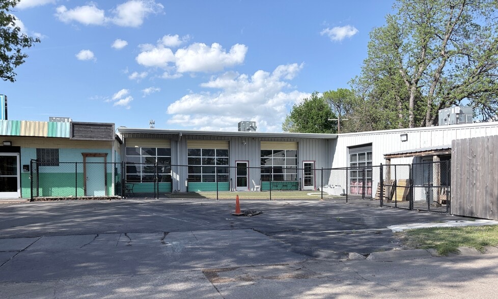 More Photos Of 4225 S Peoria Ave, Tulsa Freestanding For Sale
