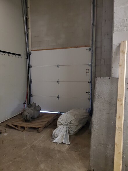 More Photos Of 8001 Rowan Rd, Cranberry Township Storefront For Lease