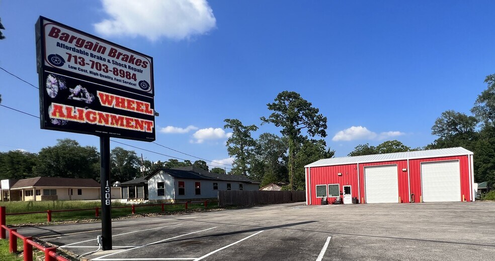 More Photos Of 1308 N Frazier St, Conroe Service For Sale