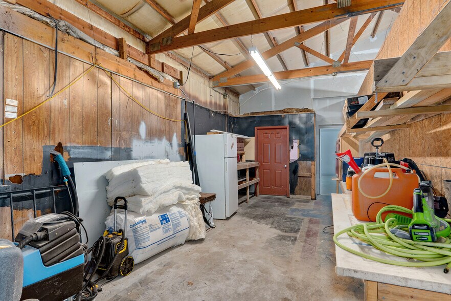 More Photos Of 972 US Highway 60 S, Billings Industrial For Sale