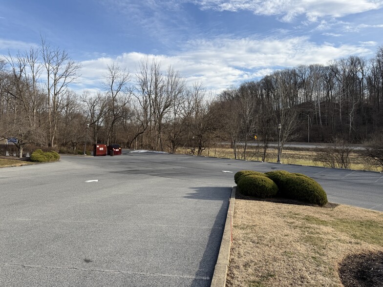 More Photos Of 6 Hearthstone Ct, Reading Medical For Lease