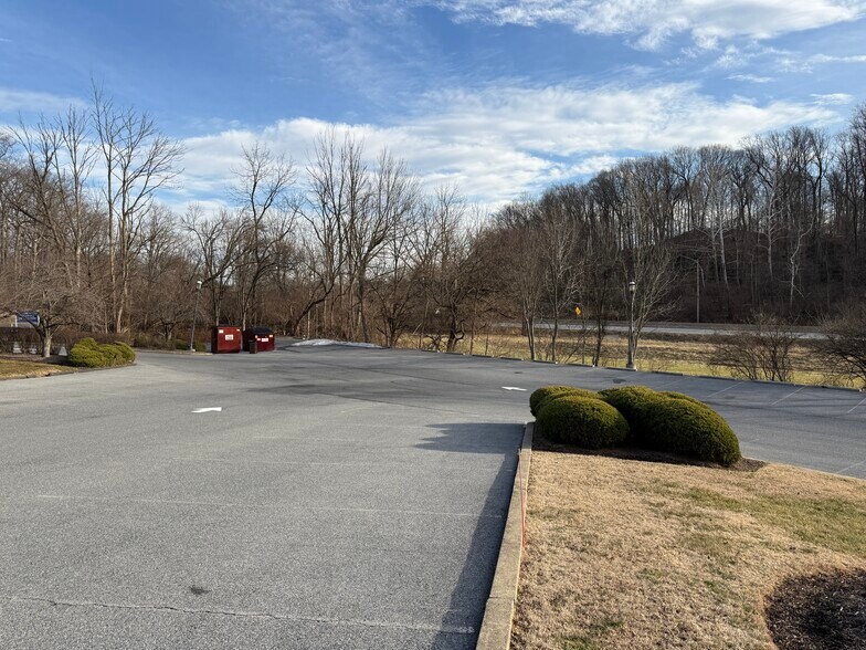 More Photos Of 6 Hearthstone Ct, Reading Medical For Lease