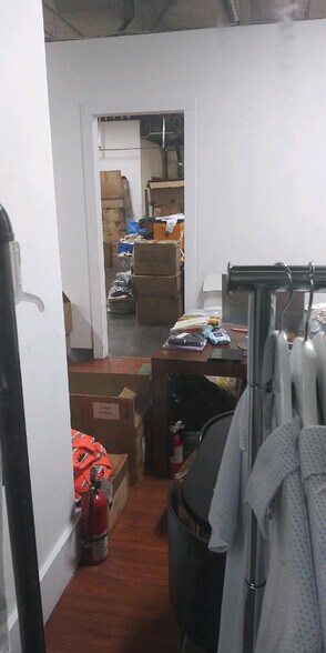 More Photos Of 1015 Crocker St, Los Angeles Storefront For Sale