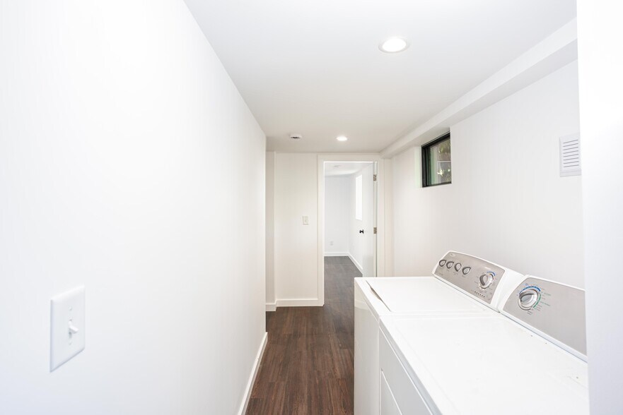 More Photos Of 2105 SE Ochoco St, Portland Office For Sale