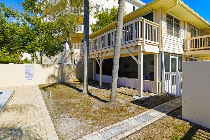 More Photos Of 9022 Midnight Pass Rd, Sarasota Apartments For Sale