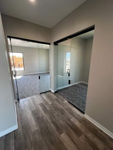 More Photos Of SEQ W Campbell & President George Bush Turnpike rd, Garland Office For Sale