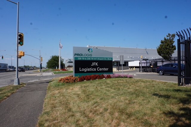 More Photos Of 230-39 International Airport Ctr Blvd, Springfield Gardens Light Distribution For Lease
