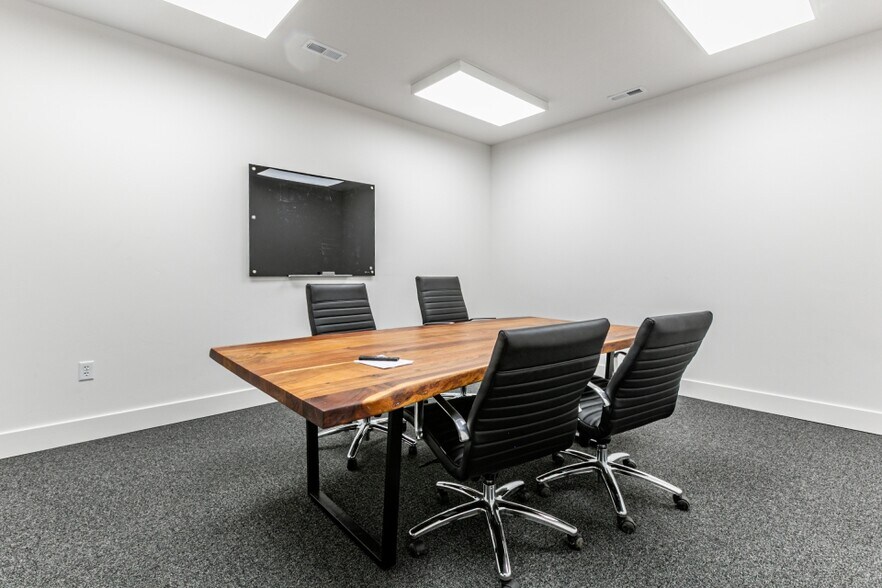 More Photos Of 5680 Browns Canyon Rd, Peoa Showroom For Lease