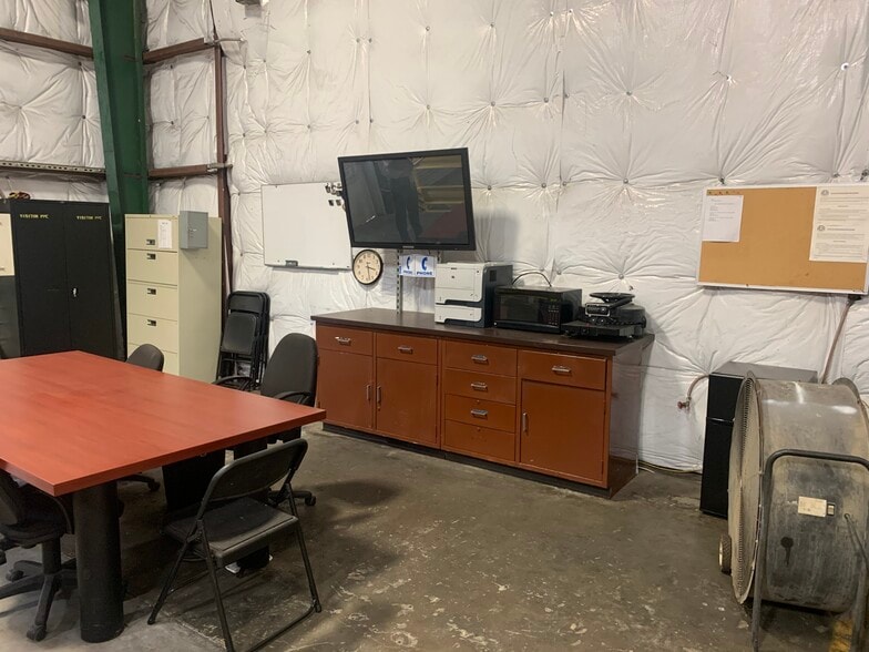 More Photos Of 1310 Rankin Rd, Houston Warehouse For Lease