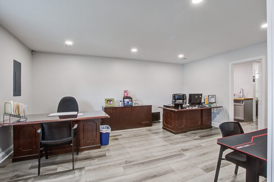 More Photos Of 500 N Pine St, Summerville Office For Sale