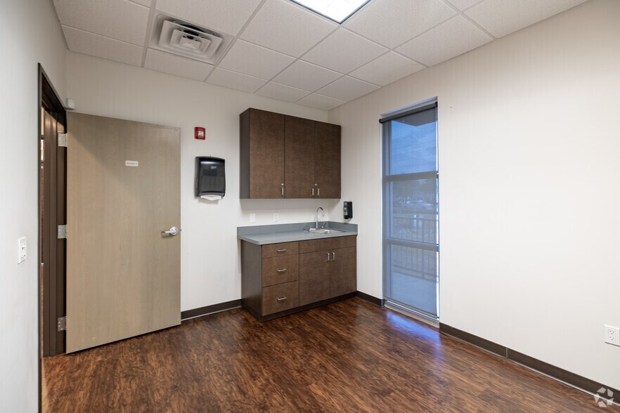 More Photos Of 13774 Plantation Rd, Fort Myers Medical For Lease
