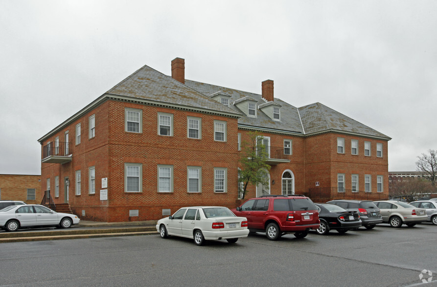 Primary Photo Of 425 W 20th St, Norfolk Medical For Sale