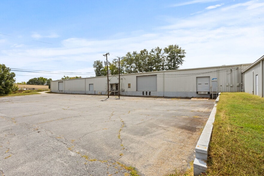 More Photos Of 201 Greer Dr, Simpsonville Warehouse For Lease