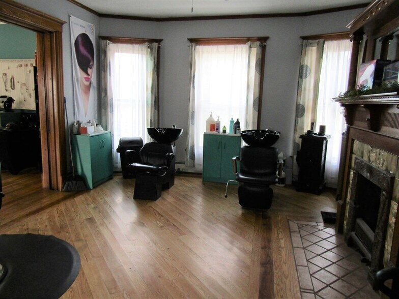 More Photos Of 30 Taylor St, Troy Freestanding For Sale