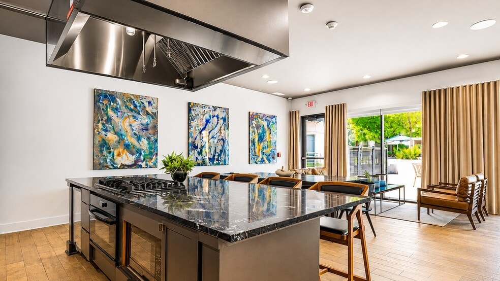 More Photos Of 660 Yorktown St, Dallas Apartments For Sale