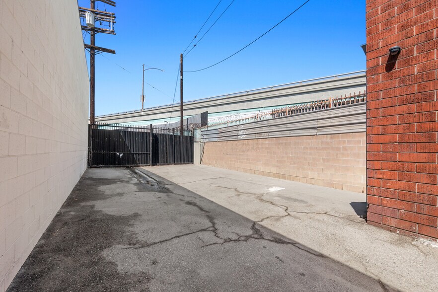 More Photos Of 1509 Mateo St, Los Angeles Office Residential For Sale