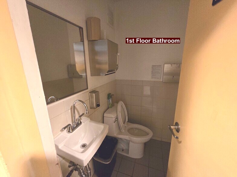 More Photos Of 7115 Northern Blvd, Jackson Heights Office For Sale