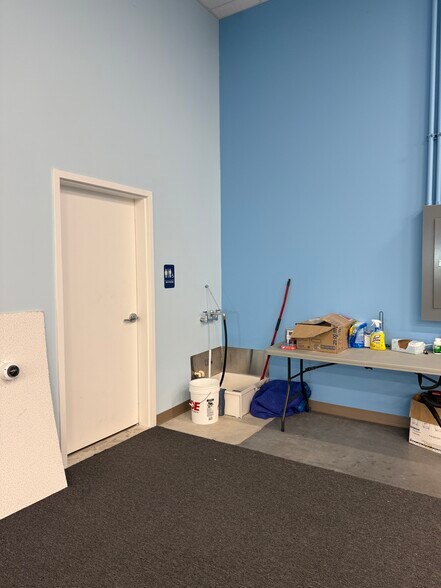 More Photos Of 2510 51st Ave E, Palmetto Warehouse For Lease