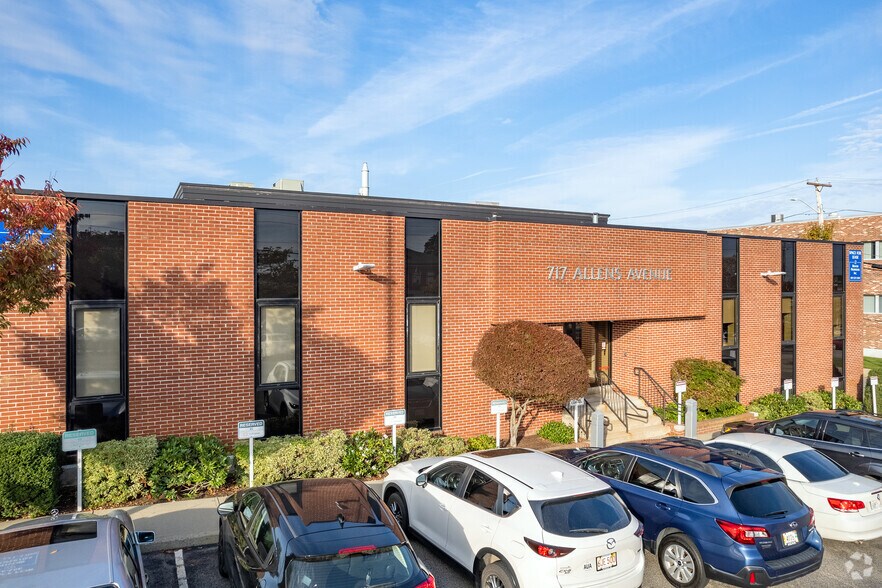 More Photos Of 717 Allens Ave, Providence Medical For Lease
