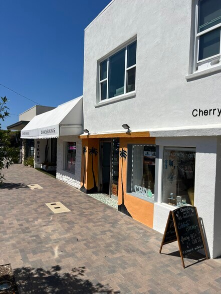 More Photos Of 209 Avenida del Norte, Redondo Beach General Retail For Lease