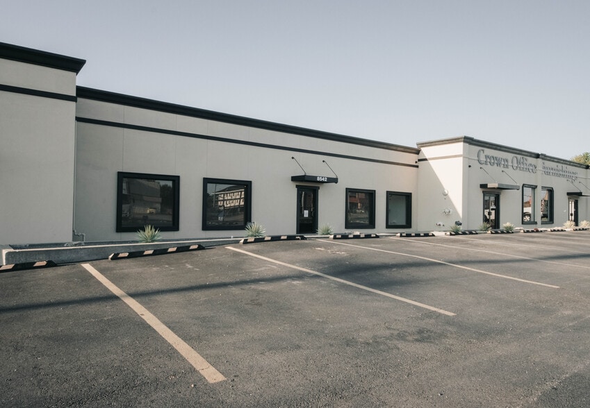More Photos Of 8532-8548 E 41st St, Tulsa Freestanding For Lease