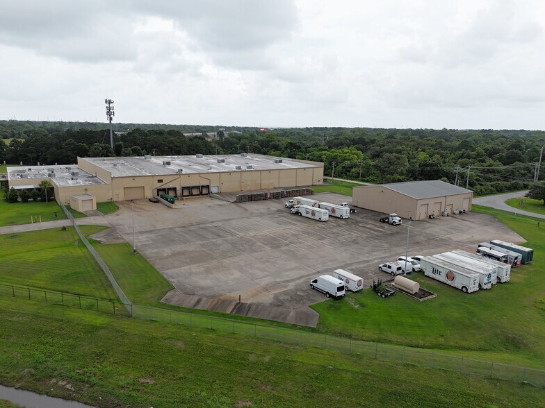More Photos Of 3001 Gulf Fwy, La Marque Distribution For Sale