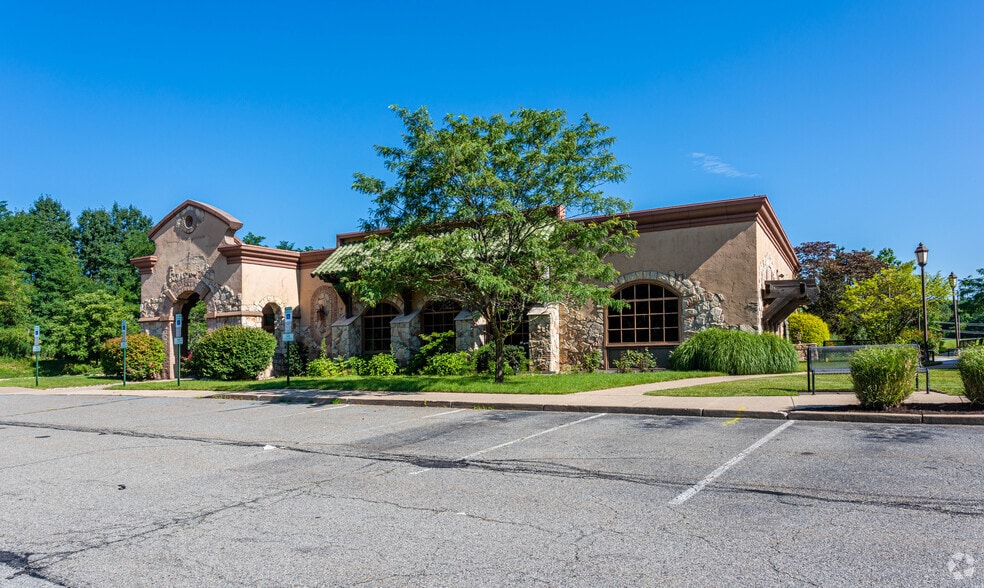 More Photos Of 51 International Dr S, Flanders Restaurant For Sale