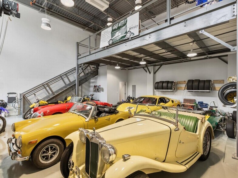 More Photos Of 6701 Dominion Garages Ave, Woodford Specialty For Sale