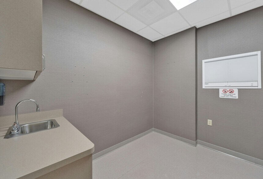 More Photos Of 440 Old Hook Rd, Emerson Medical For Sale