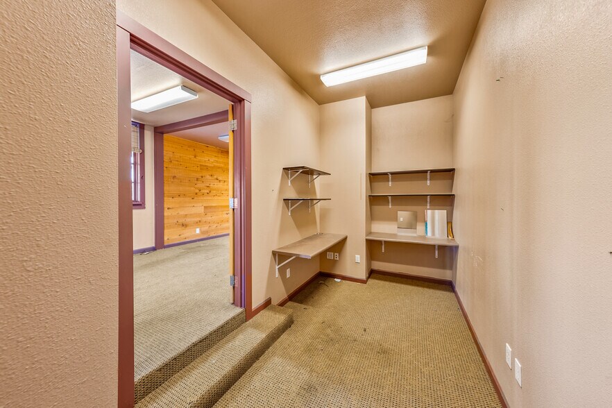 More Photos Of 211 Front St, Central Point General Retail For Sale