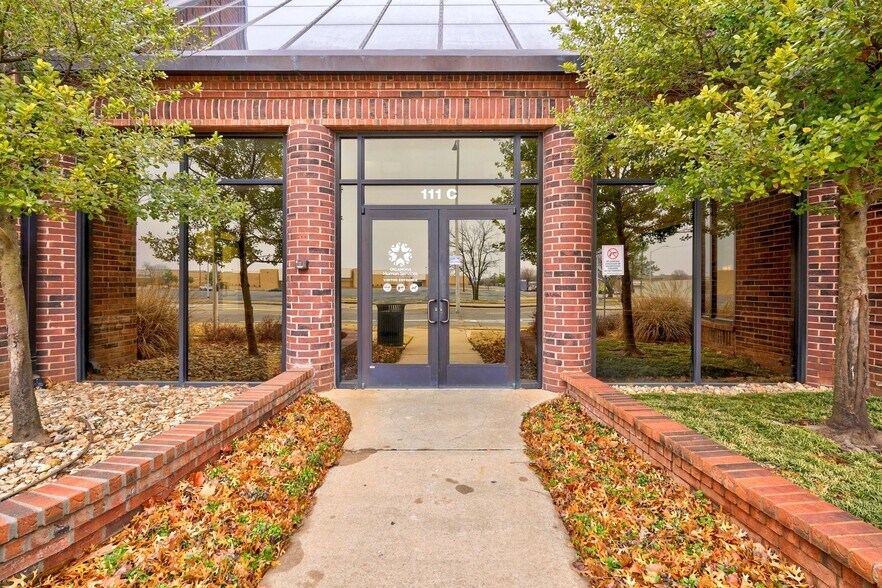 More Photos Of 111 SW C Ave, Lawton Medical For Sale