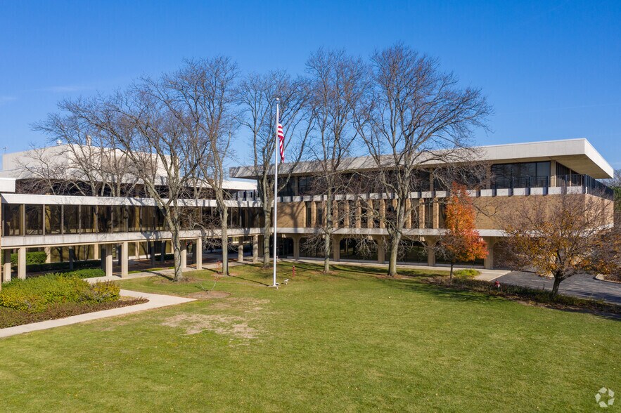 More Photos Of 1900 E Lake Ave, Glenview Office For Sale