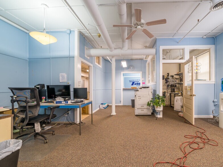 More Photos Of 50 Franklin St, Batavia Flex For Sale