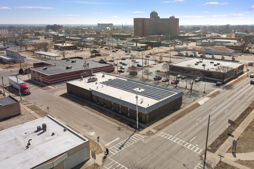 Primary Photo Of 323 2nd St, Rockford Office For Sale