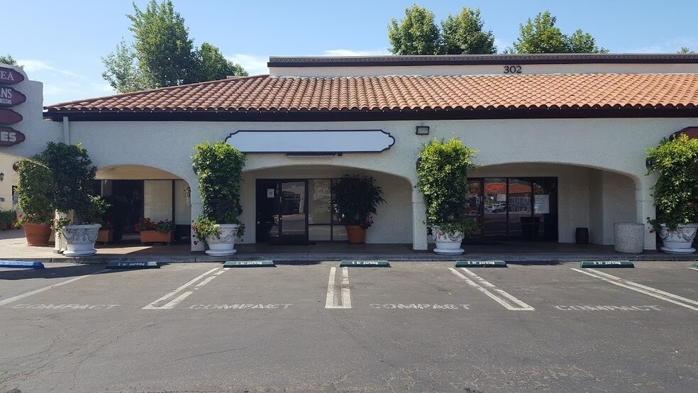 More Photos Of 330-390 N Lantana St, Camarillo Unknown For Lease
