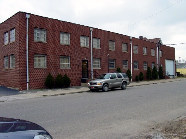 Primary Photo Of 416 Pittsburgh Cir, Ellwood City Warehouse For Sale