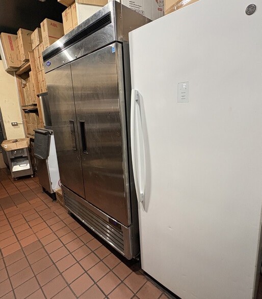 More Photos Of 3400 River Rd N, Salem Restaurant For Lease