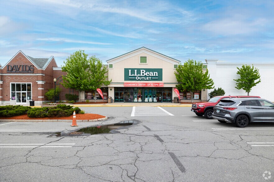 More Photos Of 100 Nashua Mall, Nashua Unknown For Lease