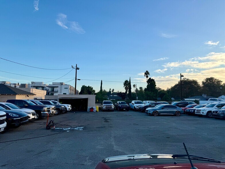 More Photos Of 15336 Vanowen St, Van Nuys Auto Dealership For Lease