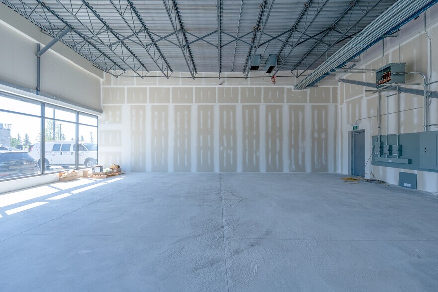 More Photos Of 197 Pinehurst Rd, Paris General Retail For Lease