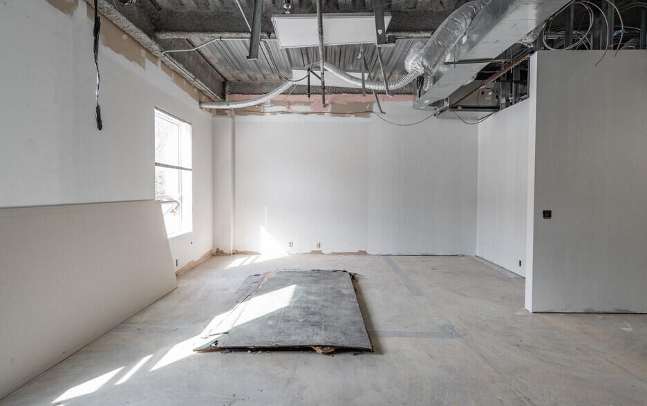 More Photos Of 308 W Rosemary St, Chapel Hill Office For Sale