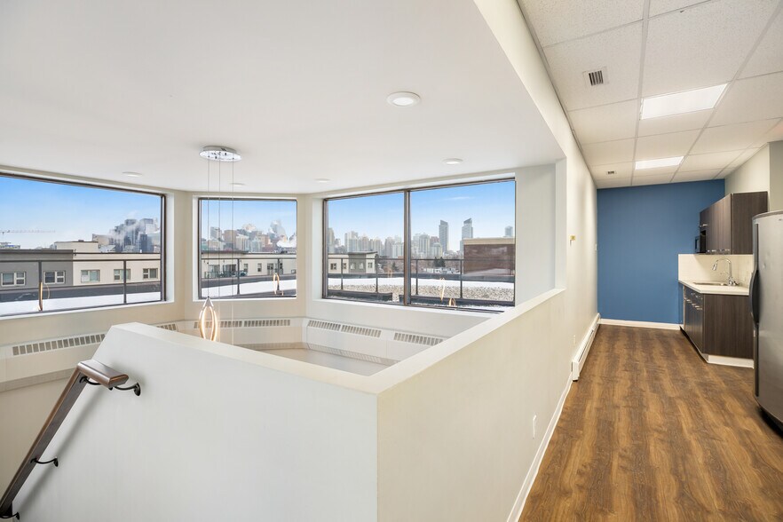 More Photos Of 609 14th St NW, Calgary Office For Lease