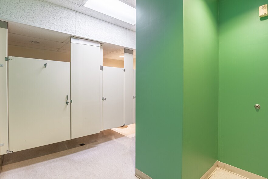 More Photos Of 512 Professional Park Rd, Clinton Medical For Sale