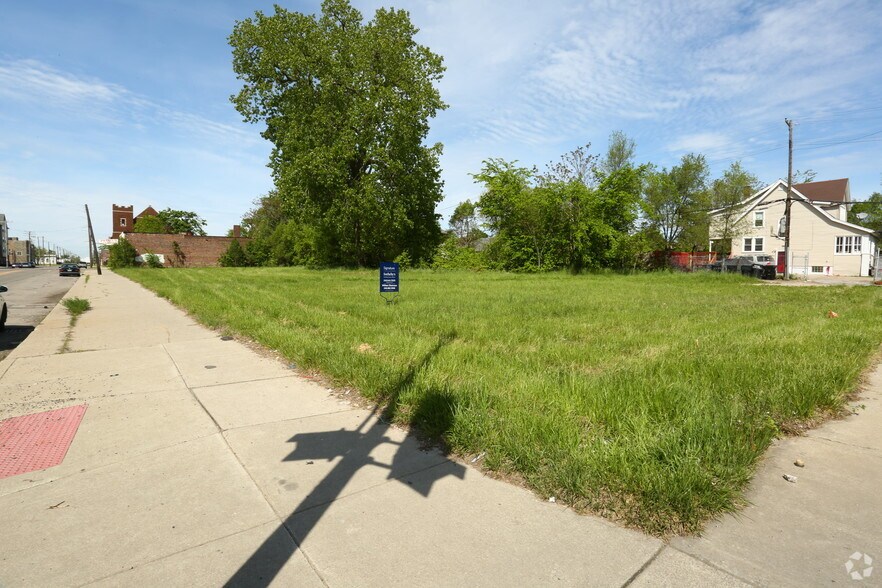 14315-14345 Kercheval St  