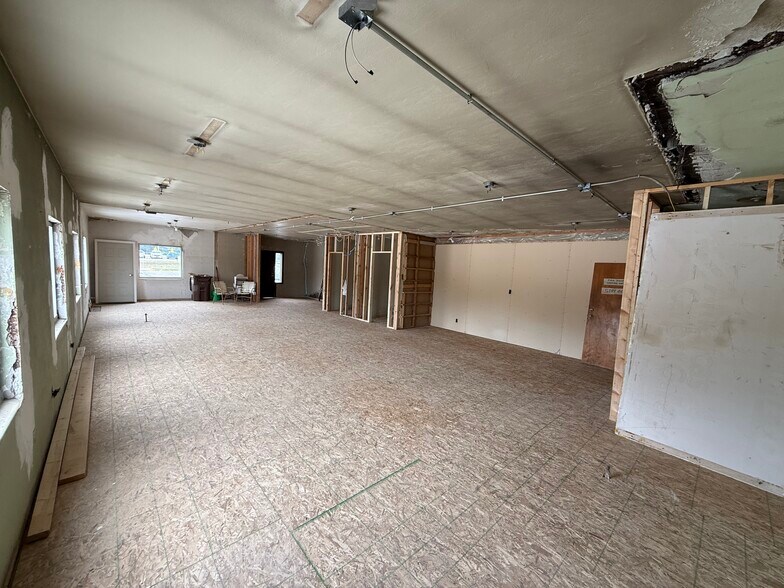 More Photos Of 10906-10910 US 24, Fort Wayne General Retail For Lease