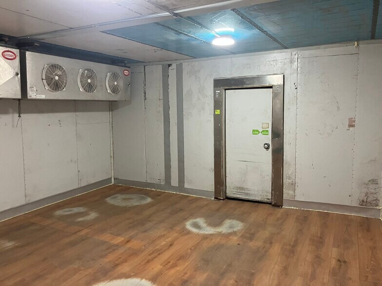 More Photos Of 27-21 51st Ave, Long Island City Warehouse For Lease