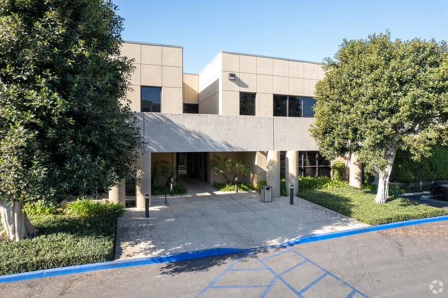 More Photos Of 9221 Corbin Ave, Northridge Office For Lease