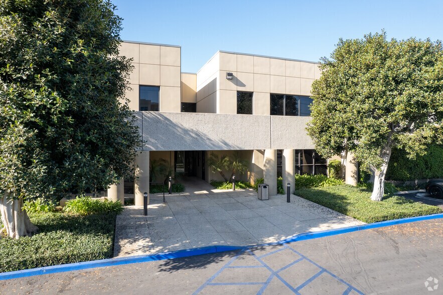 More Photos Of 9221 Corbin Ave, Northridge Office For Lease