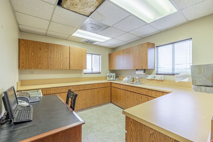 More Photos Of 44725 10th St W, Lancaster Medical For Sale